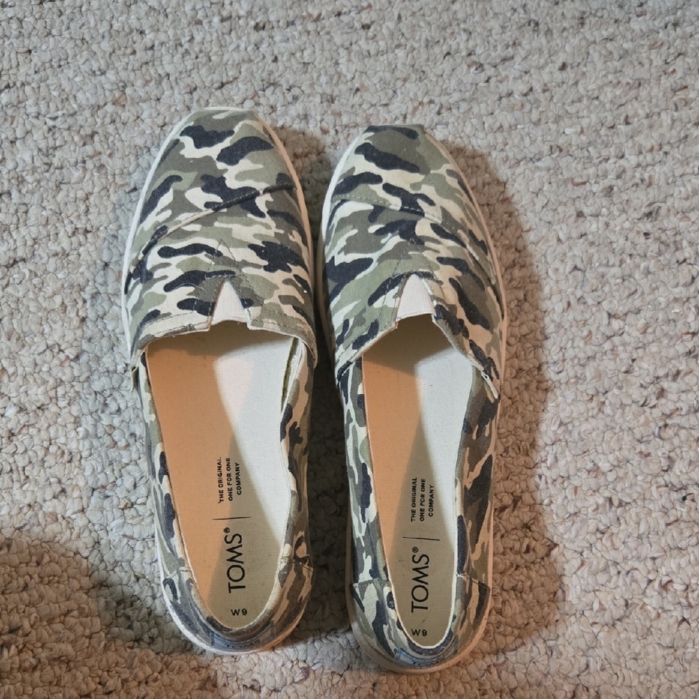 TOMS Camouflage Slip-Ons. Worn Twice! Size 9